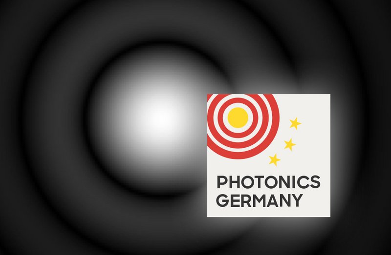 Photonics Germany Logo auf schwarzem Hintergrund